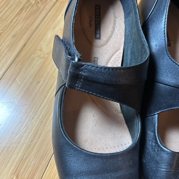 Like new Clark’s size 8.5 black - Picture 2 of 3